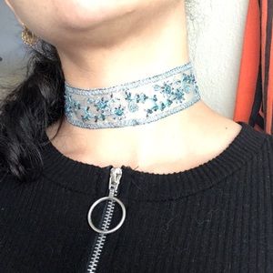 Blue romantic choker